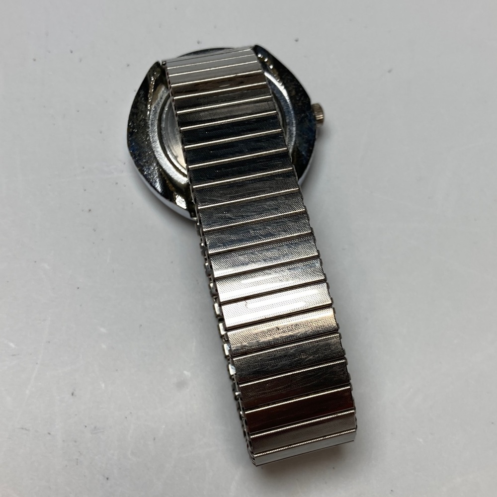 Vintage Timex black dial watch, works, stainless stretch bracelet - Picture 4 of 15